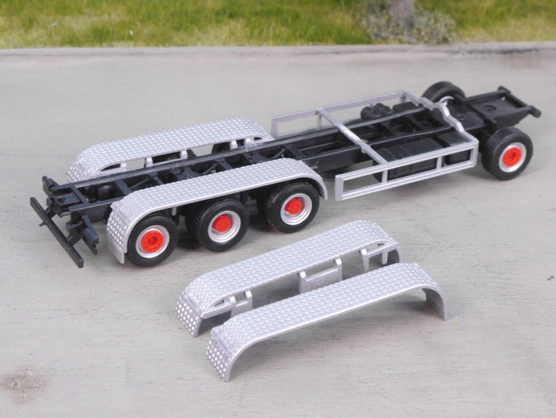 EM674 2x runde 3er Riffelblech Kotflügel für LKW